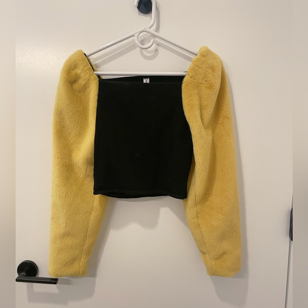 Deepmoss Fluffy Yellow Sleeves Sweater